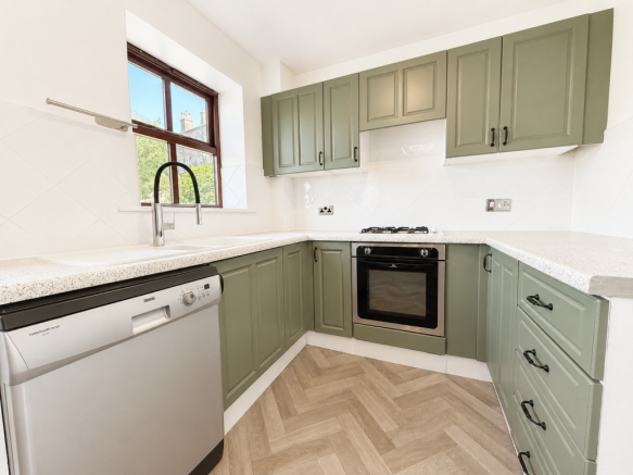 3 bed Town House for sale Image 8