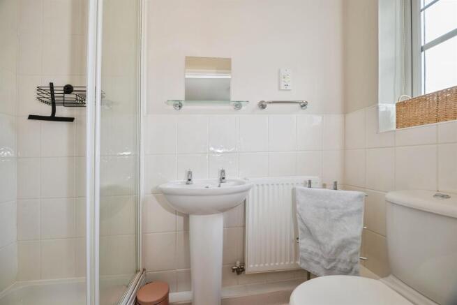 5 bed Detached for sale Image 12