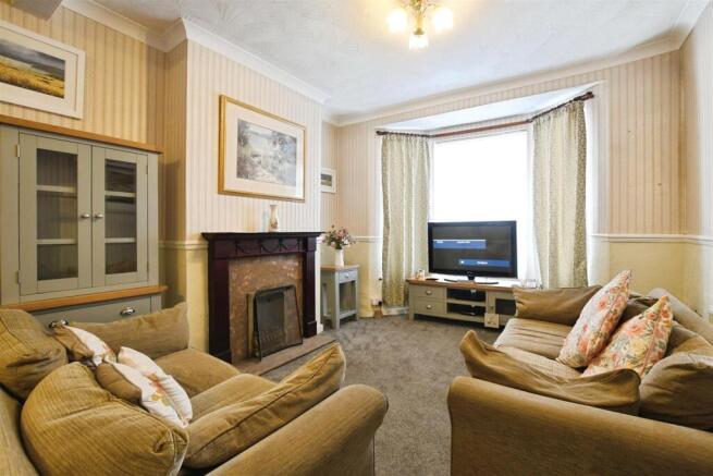 Lounge/Dining Area