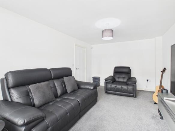 CAM03729G0-PR0249-STILL007