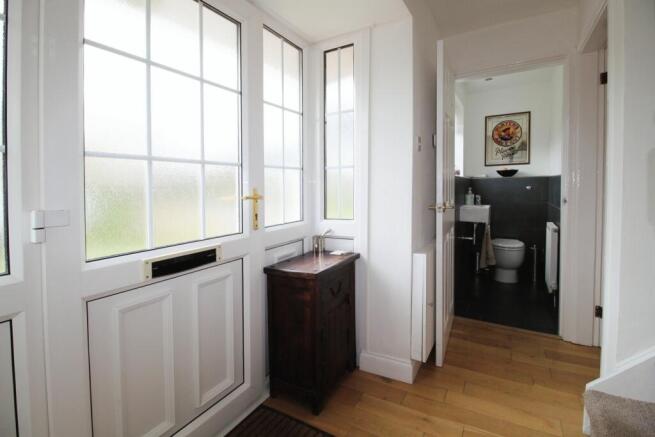 Entrance hall and guest WC.JPG