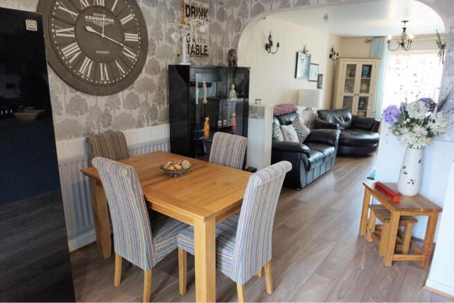 Lounge/Dining Room