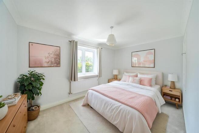 1462920-6-6a033be986444 - Bedroom - Standard - 1.j