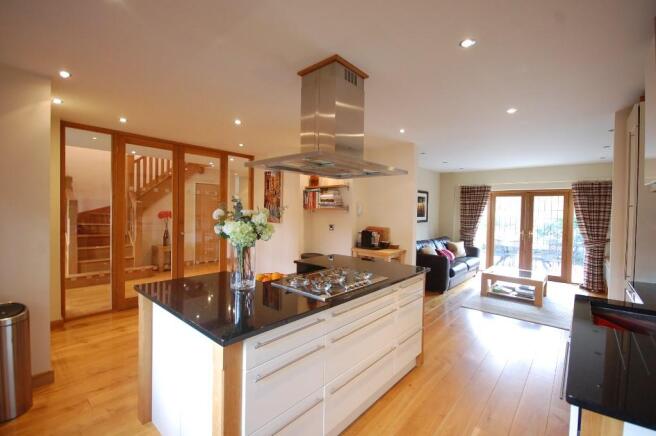 KITCHEN/FAMILY