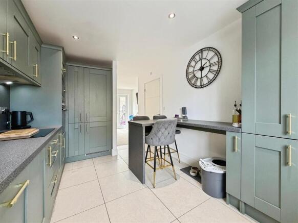 2 bed Semi-Detached for sale Image 6