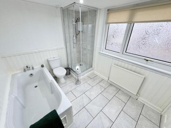 Hawthorn Crescent, Beith family bathroom photo