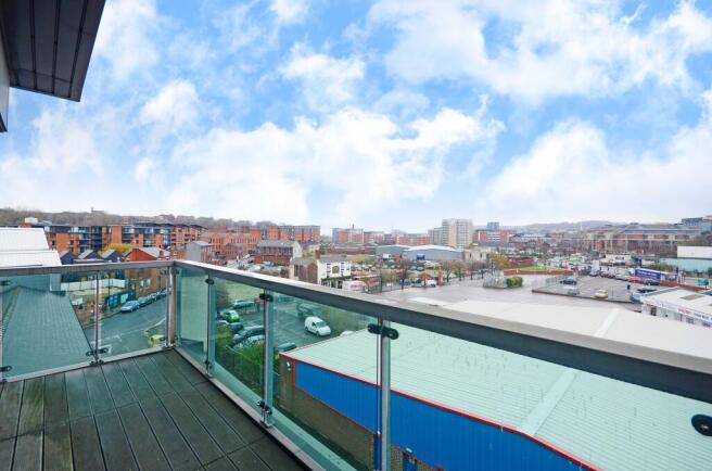 2 bed Flat to rent Image 9