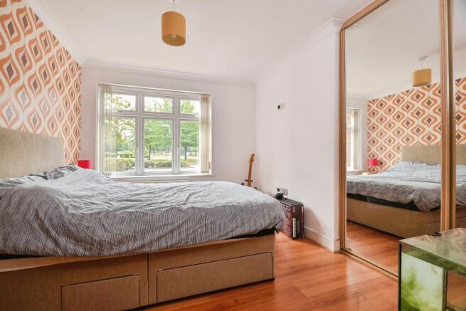 2 bed Ground Flat for sale Image 10