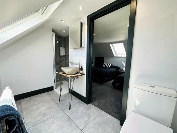 ensuite bed3.jpg