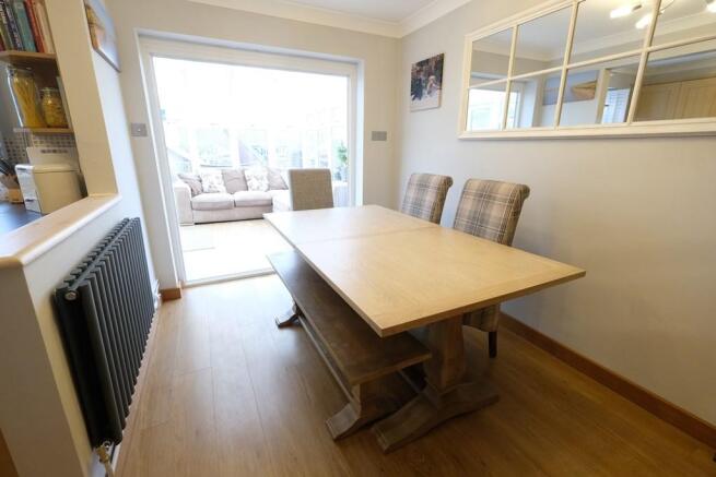 KITCHEN/DINING ROOM