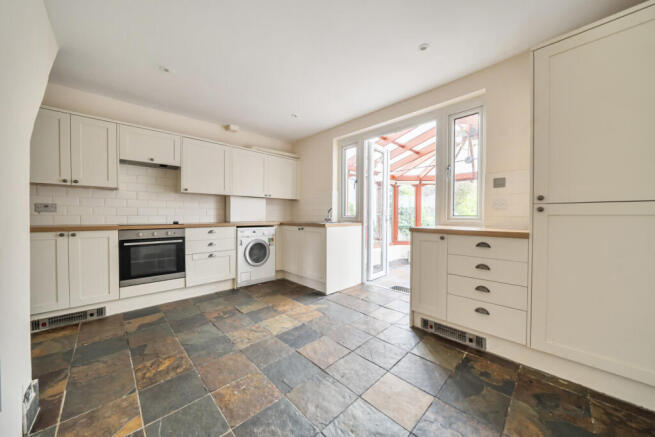 1437622-5-69cbed8...