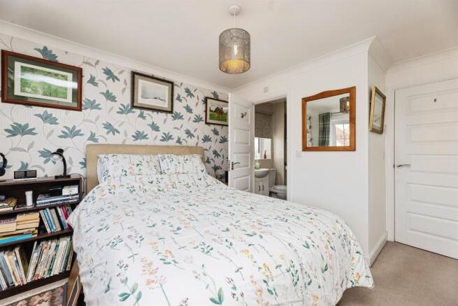 4 bed Detached for sale Image 5