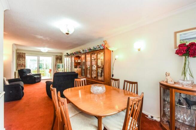 Lounge/ Dining Room
