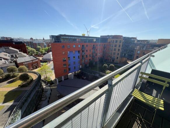 2 bed Flat to rent Image 8