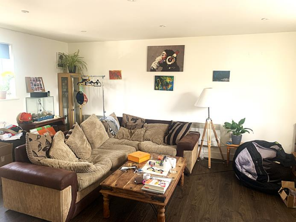 8 carisbrook lounge 2.png