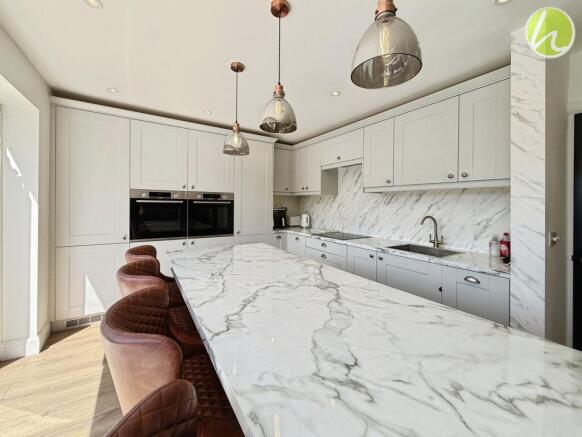 Kitchen/ Dining Room