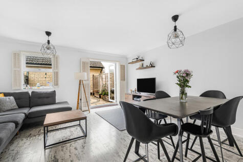 Avenue De Gien, Malmesbury, Wiltshire, SN16