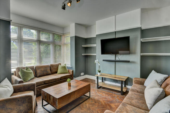 8WE Living Area
