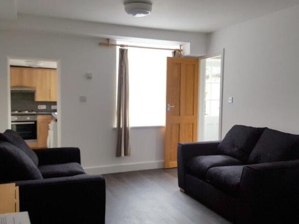 36 Broad St sitt b.jpg