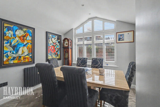 4 bed Detached for sale Image 12