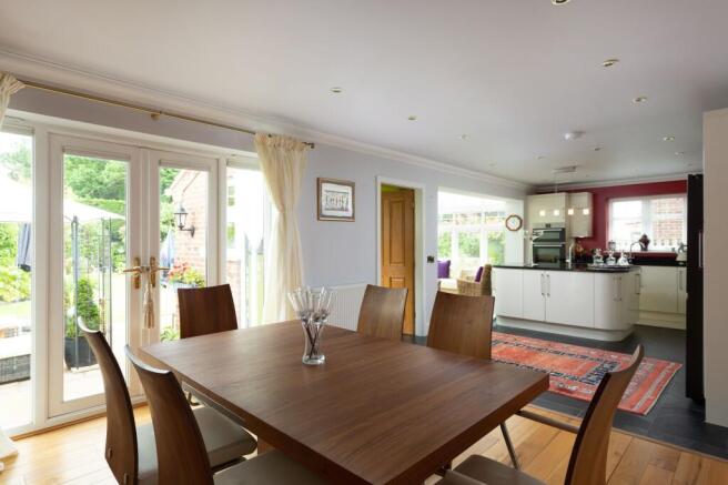 6 bed Detached for sale Image 6