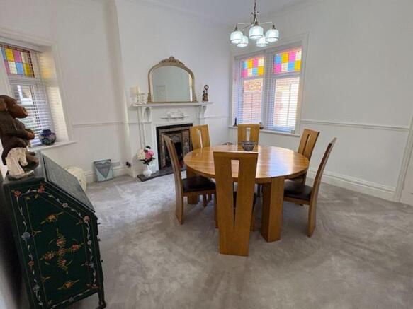5 bed Semi-Detached to rent Image 6
