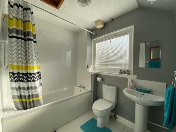 BATHROOM 1.JPG
