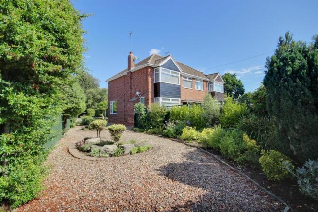 3 bed Semi-Detached for sale Image 11