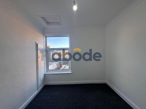 2 bed Terraced to rent Image 6