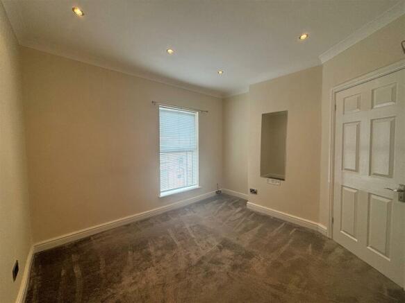 Main bedroom 1.jpg