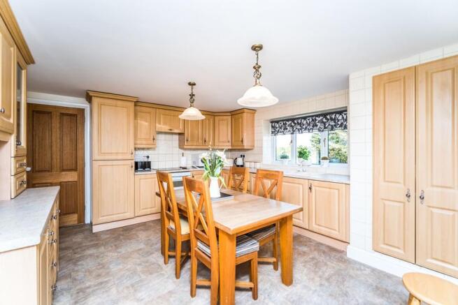 Kitchen / Dining Roo