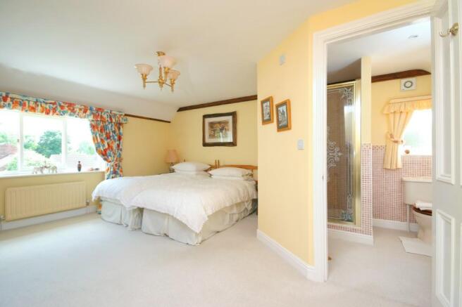 Guest bedroom suite