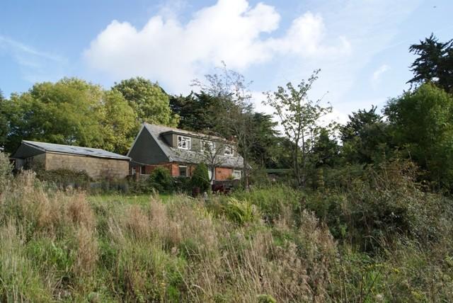 HOUSE & GARAGE