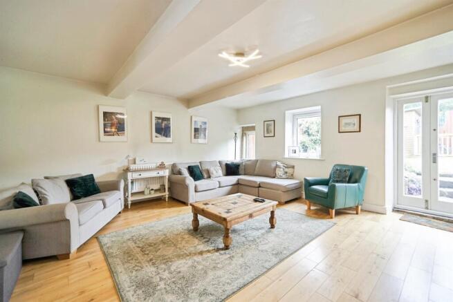 4 bed Link Detached House for sale Image 7