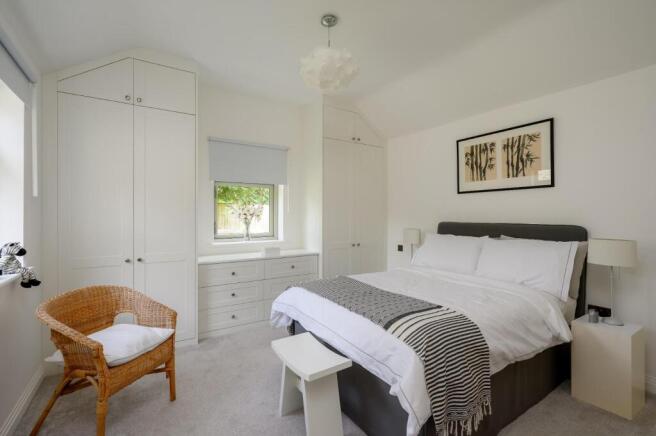 4 bed House for sale Image 10