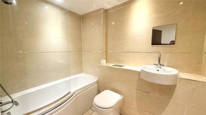2 bed Apartment to rent Image 4