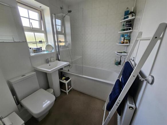 2 bed Apartment for sale Image 6