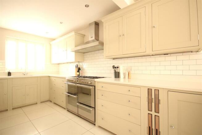 Kitchen 2.JPG