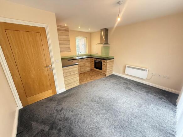 2 bed Apartment to rent Image 4