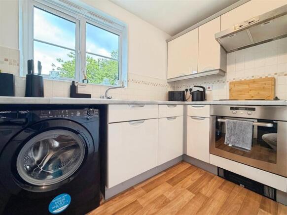 2 bed Apartment for sale Image 4