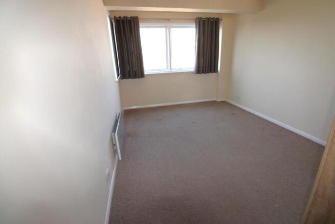 Carlton Close, Upminster, Essex photo 5