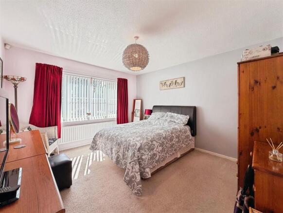 2 bed Semi-Detached Bungalow for sale Image 11