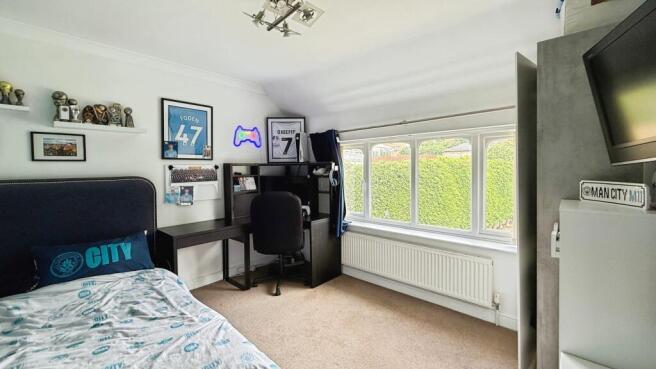 5 bed Detached for sale Image 12