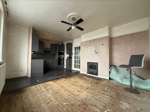 2 bed Flat for sale Image 4