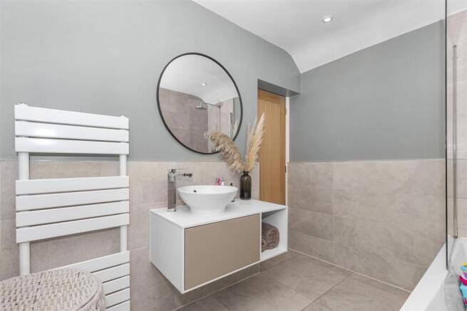 Bathroom 2.jpg