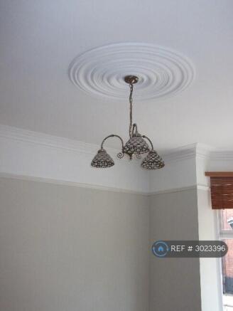 2 bed Terraced to rent Image 4