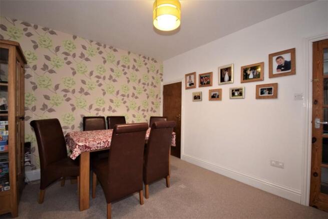 DINING ROOM.JPG