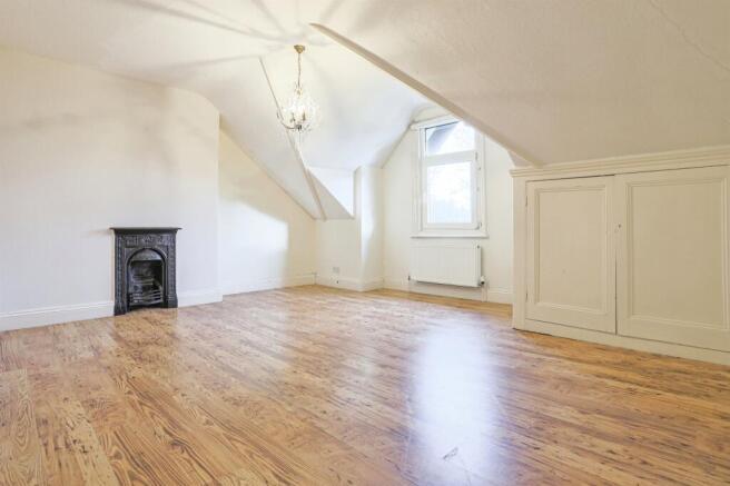 4 bed Terraced for sale Image 12