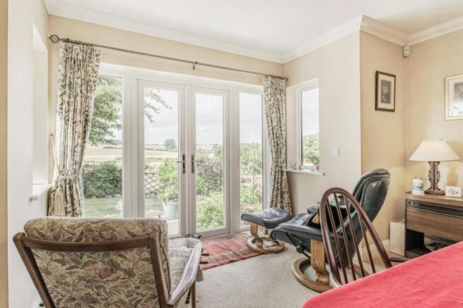 8517218-interior16.jpg