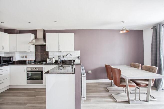3 bed Town House for sale Image 6